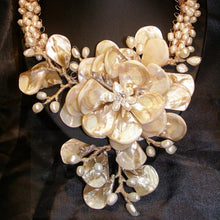 Load image into Gallery viewer, Her First Bouquet